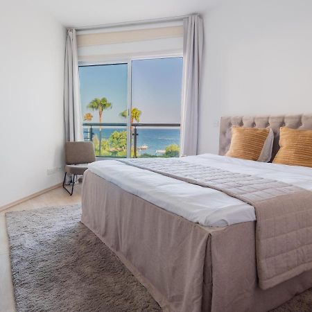 Sanders Ermitage On The Beach - Delightful 1-Bedroom Apartment With Sea View ลิมาซอล ภายนอก รูปภาพ