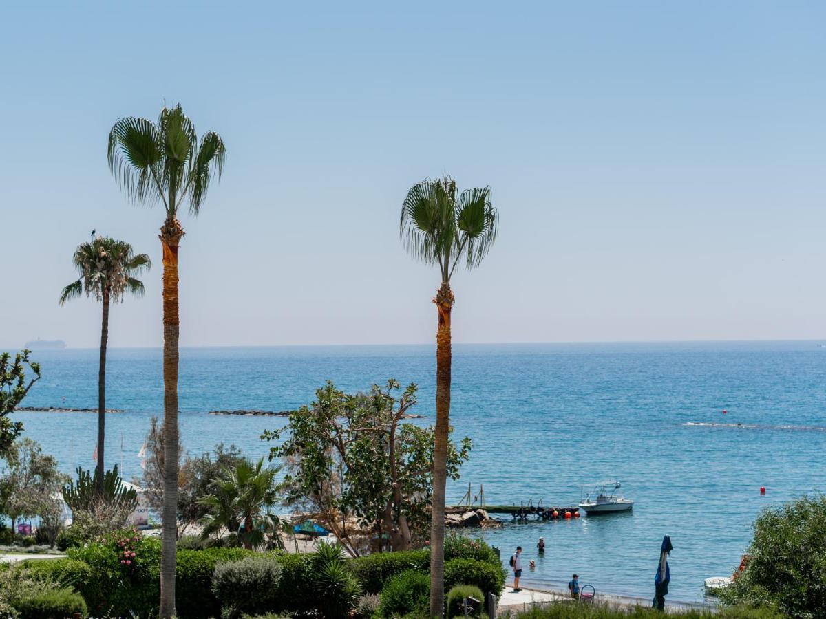 Sanders Ermitage On The Beach - Delightful 1-Bedroom Apartment With Sea View ลิมาซอล ภายนอก รูปภาพ