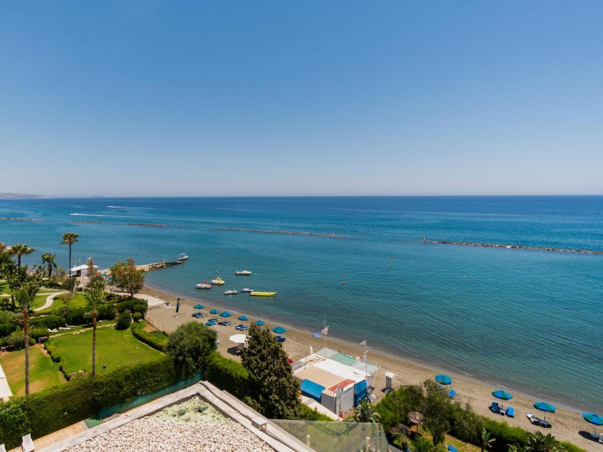 Sanders Ermitage On The Beach - Delightful 1-Bedroom Apartment With Sea View ลิมาซอล ภายนอก รูปภาพ