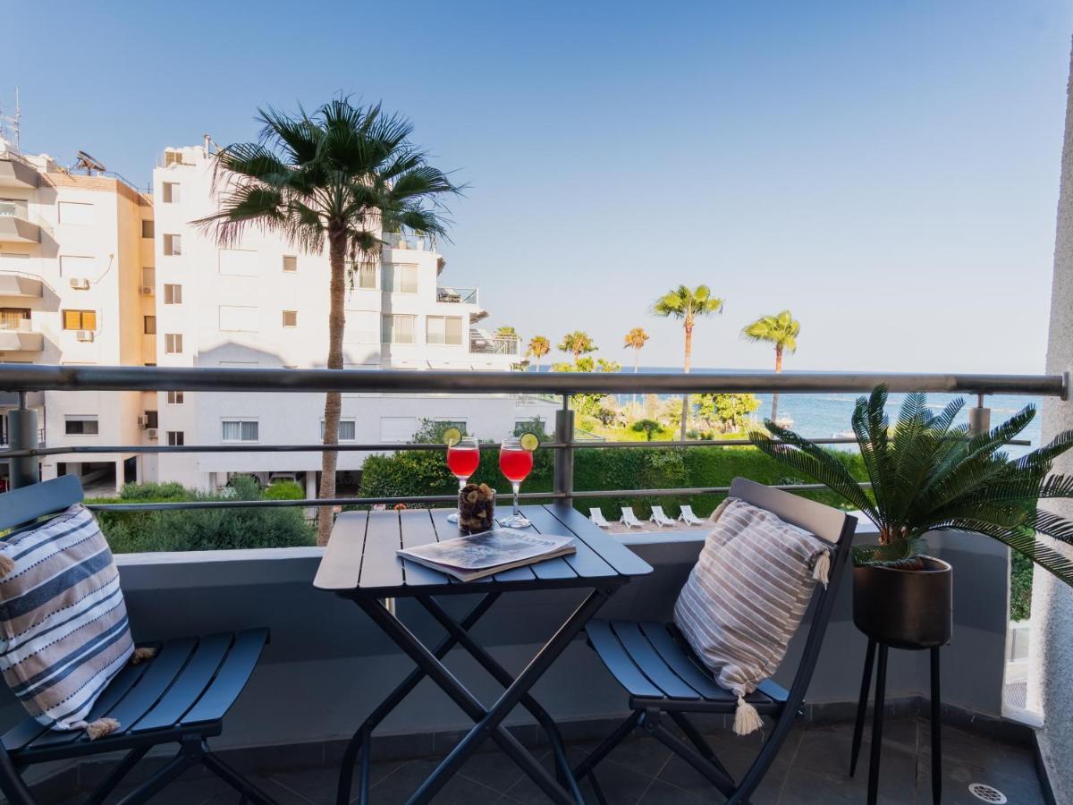 Sanders Ermitage On The Beach - Delightful 1-Bedroom Apartment With Sea View ลิมาซอล ภายนอก รูปภาพ