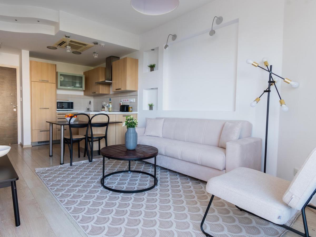 Sanders Ermitage On The Beach - Delightful 1-Bedroom Apartment With Sea View ลิมาซอล ภายนอก รูปภาพ