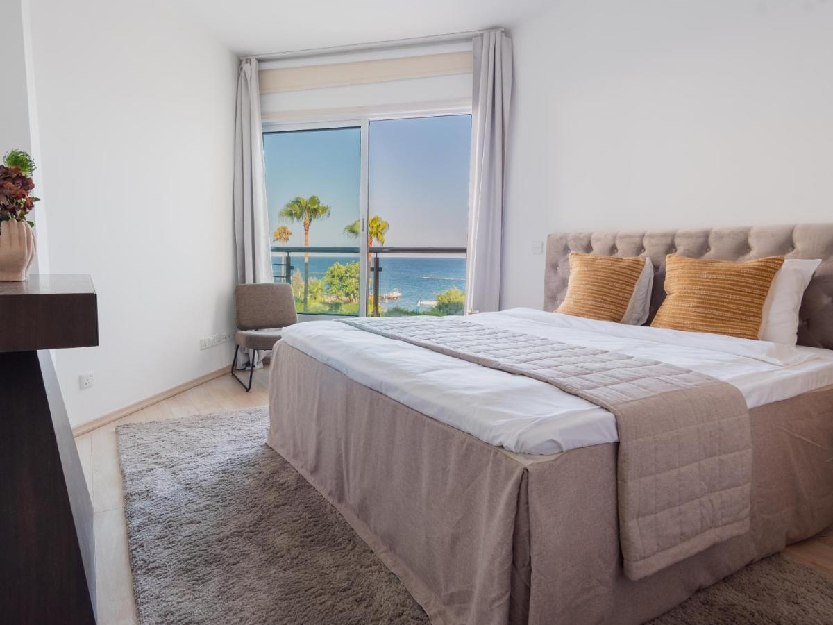 Sanders Ermitage On The Beach - Delightful 1-Bedroom Apartment With Sea View ลิมาซอล ภายนอก รูปภาพ