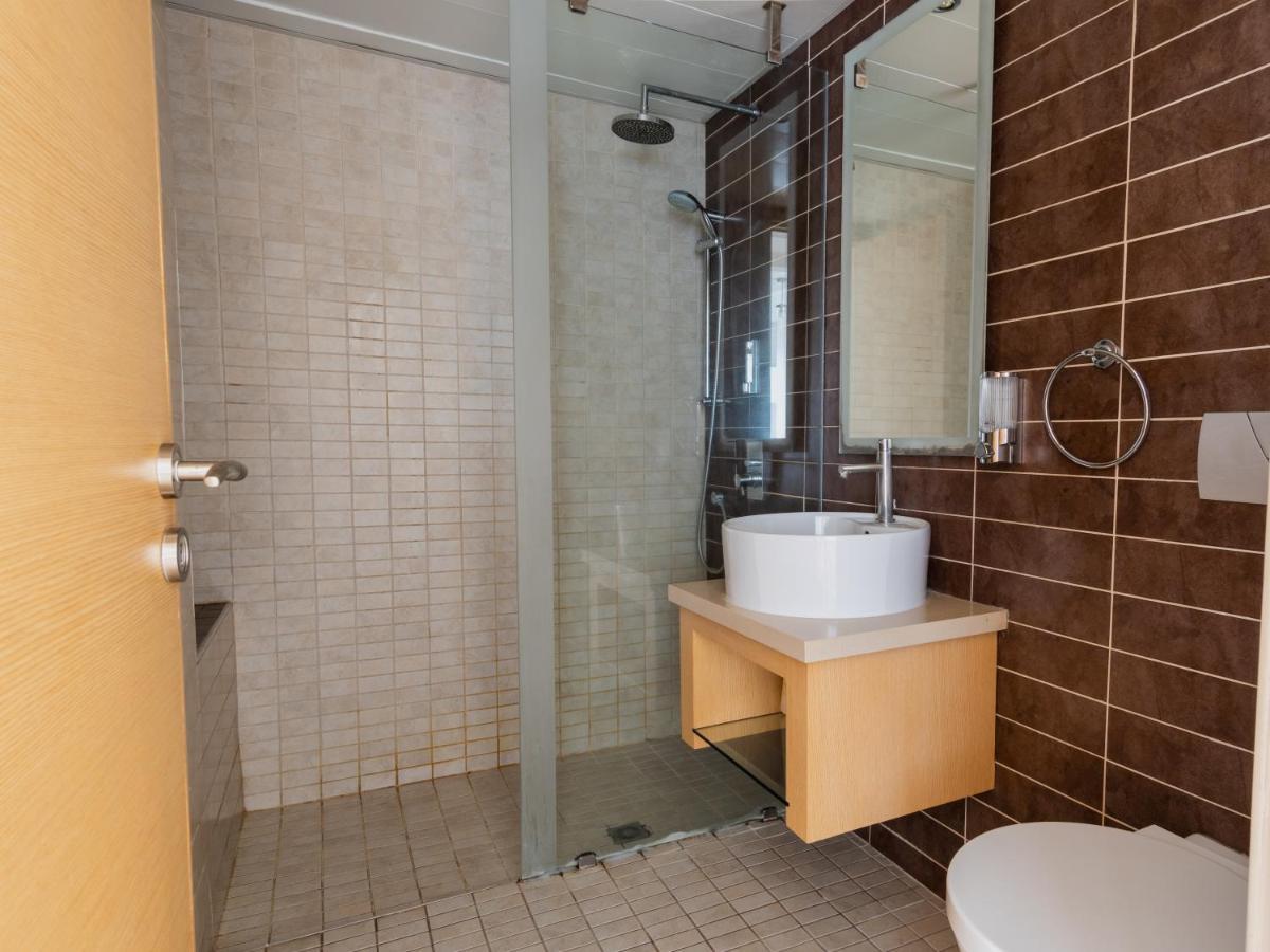 Sanders Ermitage On The Beach - Delightful 1-Bedroom Apartment With Sea View ลิมาซอล ภายนอก รูปภาพ