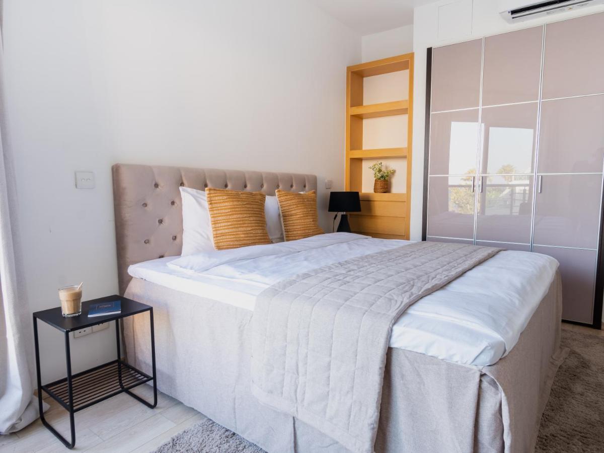 Sanders Ermitage On The Beach - Delightful 1-Bedroom Apartment With Sea View ลิมาซอล ภายนอก รูปภาพ